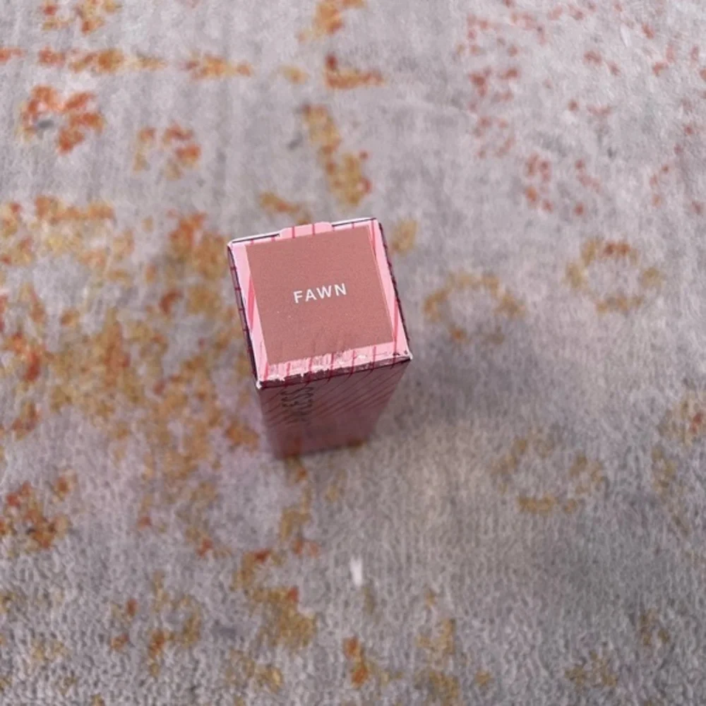 NIB Lawless Fawn‎ Satin Luxe Classic Cream Lipstick
